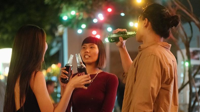 高校禁酒令:“校内一刀切”是正常操作,但它不是终点